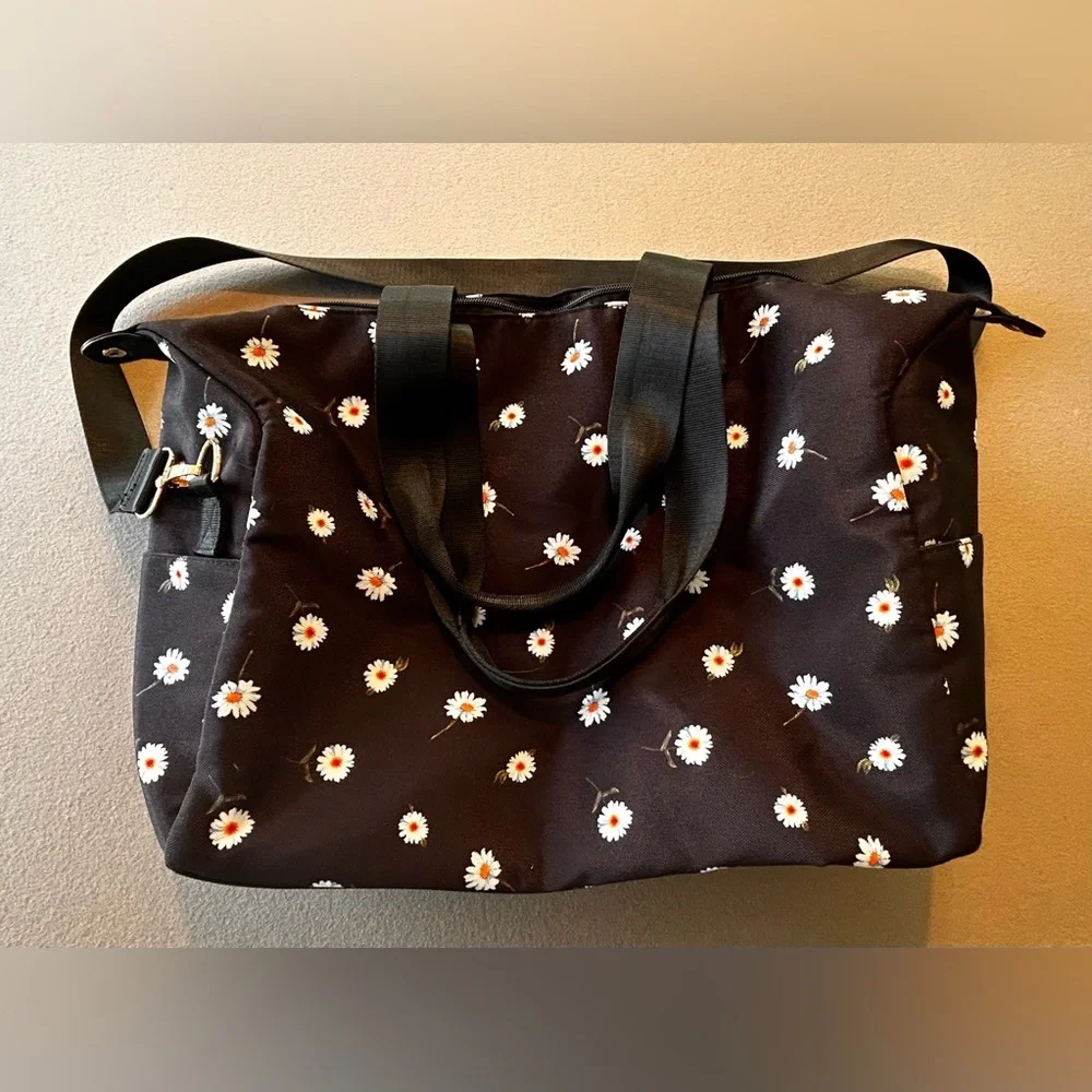 Alice + Olivia Daisy Print Overnighter Duffle Bag excellent condition - Picture 7 of 7